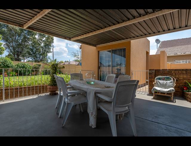 3 BEDROOM FREEHOLD FOR SALE IN ROSEACRE